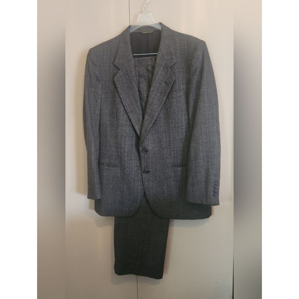 BACHRACH men's 100% wool 2 Pc suit, Gray & White Pin Stripe blazer & Pants Sz 42